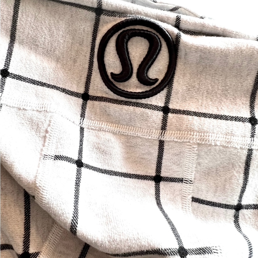 COPY - *RARE* lululemon Scuba Hoodie II size 6 heathered white black - Picture 6 of 14